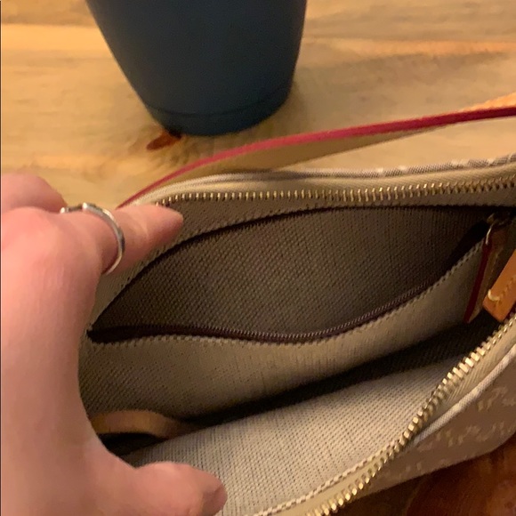 Signature small Dooney and Bourke bag - Picture 3 of 7